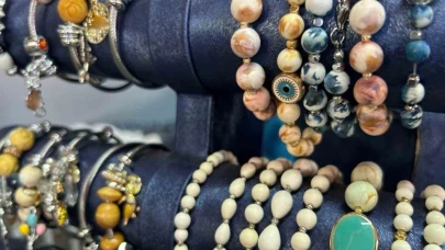 Van'da hükümlülerin el emeği lületaşı standı yoğun ilgi görüyor