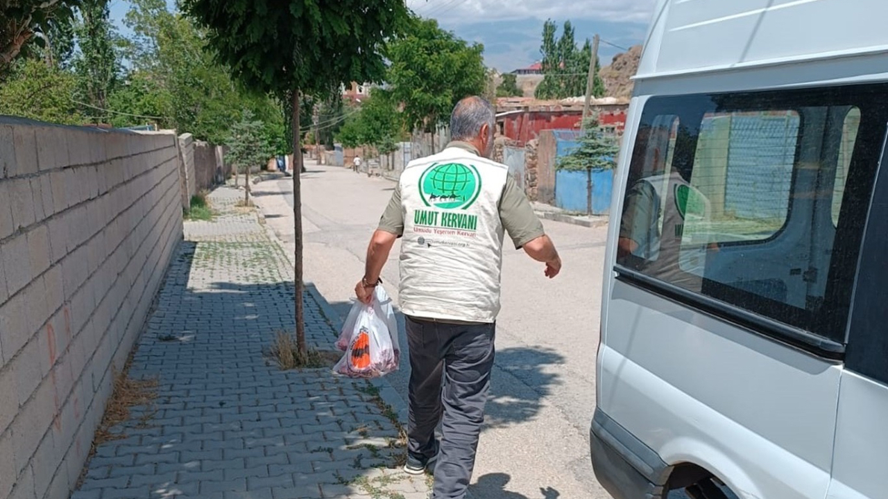 Umut Kervanı’ndan Gönülleri Isıtan Et Yardımı