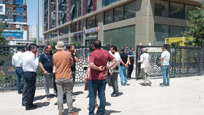 İpekyolu Belediye binasındaki yangını işten çıkarılan işçiler fark etti
