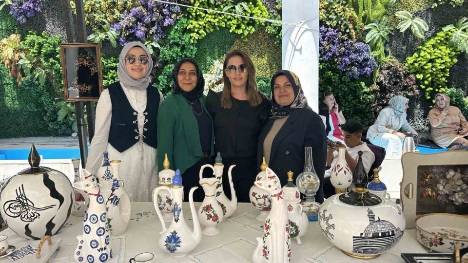 Van’da kadın kursiyerlerin el emeği beğeniye sunuldu