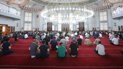 AİÇÜ’de Merhume Emine Orhan İçin Mevlit Programı Düzenlendi