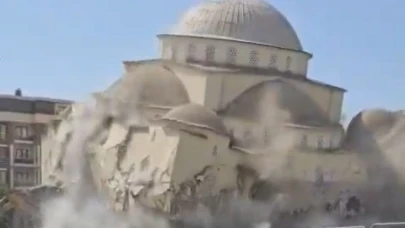 Beşyolun simgesi Hazreti Ömer Camisi kontrollü olarak yıkıldı