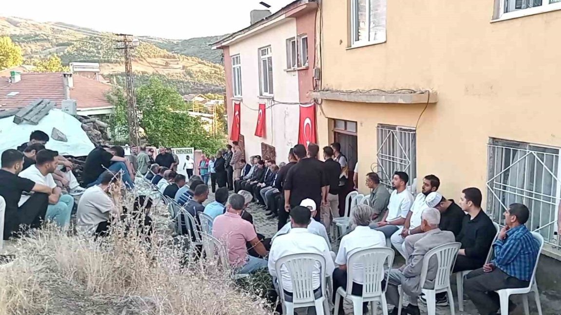 Malatya şehidine ağladı