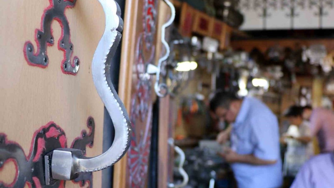 Bin yıllık bir geleneğin sesi kapı tokmakları