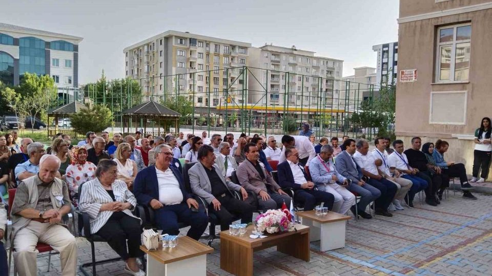 Van'ın En Eski Lisesi Olan Atatürk Lisesi mezunları 2. kez bir araya geldi