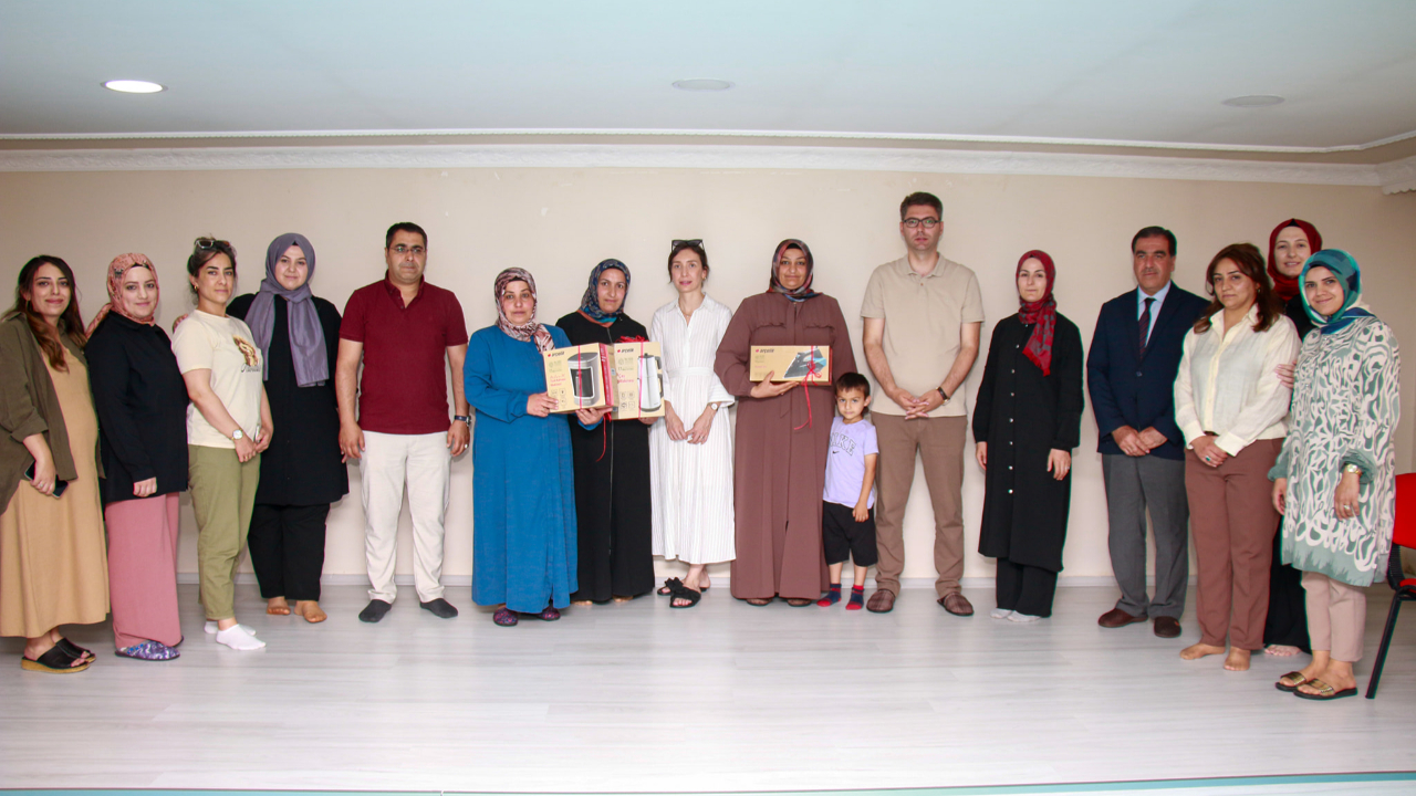 Erciş’te Aile Destek Merkezleri Arası Okuma Yazma Yarışması Coşkusu