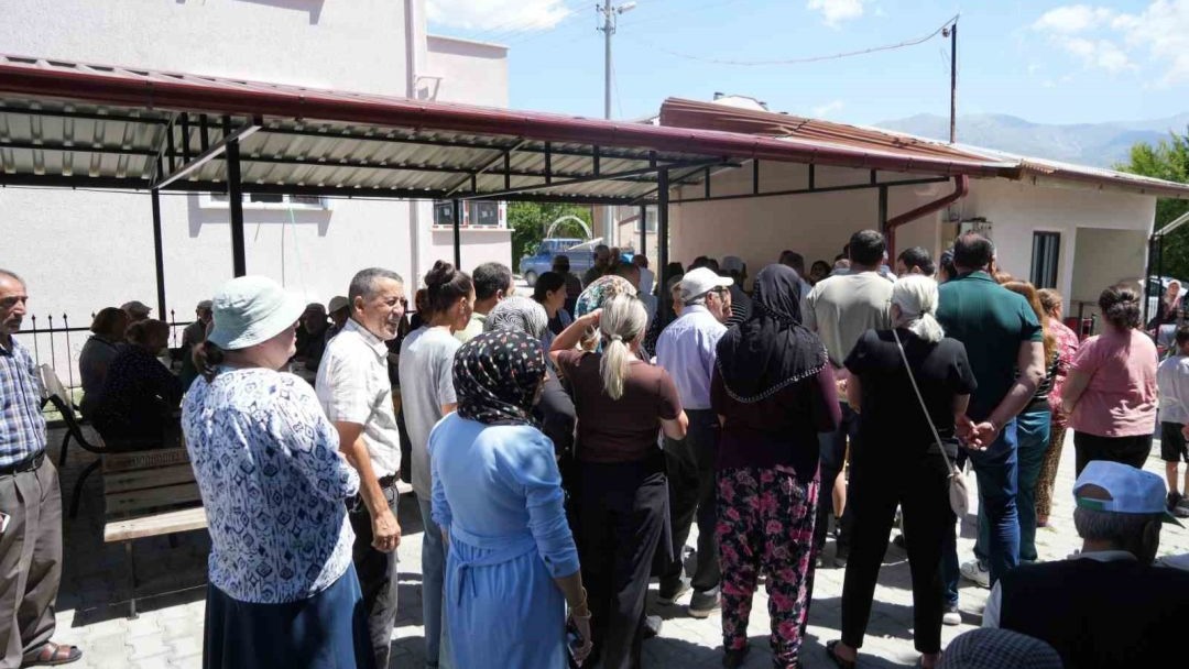Hacı Bektaş Veli Anadolu Kültür Vakfı 5 bin kişiye aşure ikramında bulundu