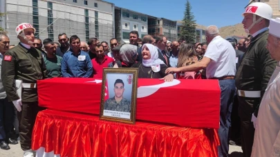 Bitlis şehidini son yolculuğuna uğurladı