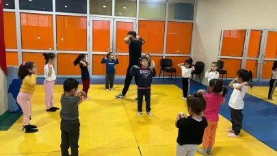 Muş Gençlik ve Spor İl Müdürü Yusuf Kılıç: "Çocuklarınızı yaz tatilinde spor okullarına mutlaka getirin"