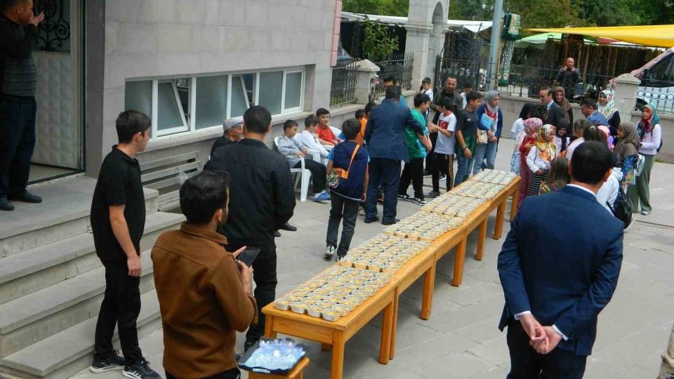 Posof Müftülüğünden aşure ikramı
