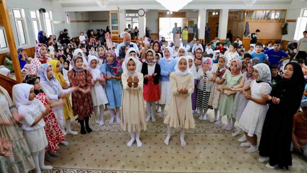 Yaz Kur'an kurları ile beraber camiler çocuklarla şenlendi