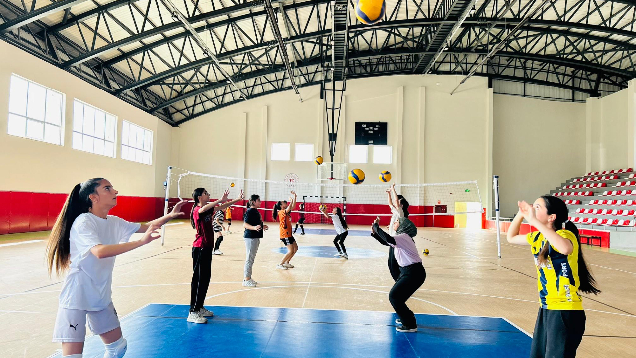 Doğubayazıt’ta Voleybol Tutkusu Yaz Boyunca Sürüyor