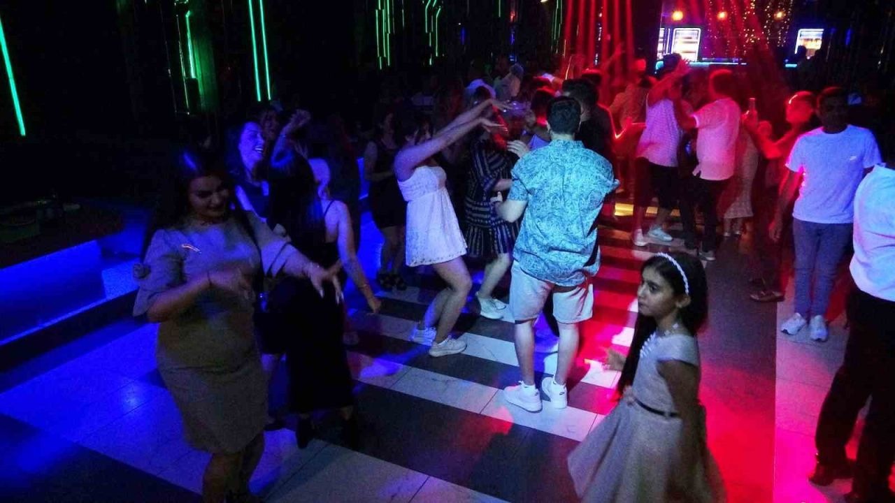 İranlı turistlerin adresi yine Van oldu