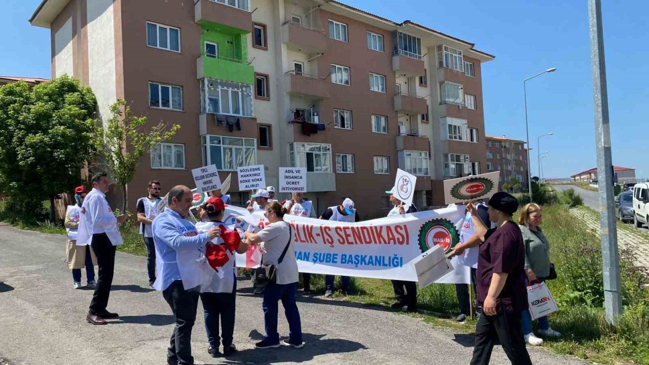 Öz Sağlık İş Sendikası üyeleri basın açıklaması yaptı