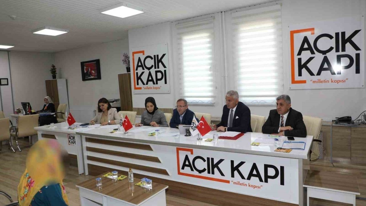 Kars Valisi Ziya Polat, Halk Günü Toplantıları çerçevesinde vatandaşlarla bir araya geldi