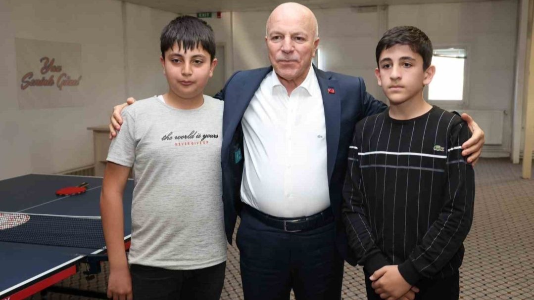 Erzurum Büyükşehir Belediye Başkanı Mehmet Sekmen; "Gençlerimizin heyecanına ortak oluyoruz"