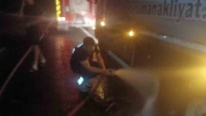 Erciş'te seyir halinde yanan tıra itfaiye ekipleri müdahale etti