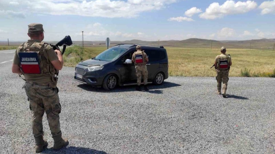 Jandarma Van’da çeşitli suçlardan 11 kişi tutukladı