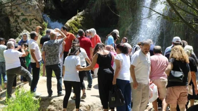 Girlevik Şelalesi'nde haftasonu yoğunluğu
