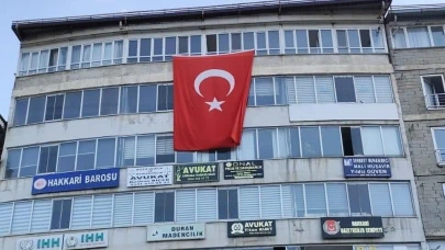 ‘Terörsüz Türkiye’ye bayraklı destek