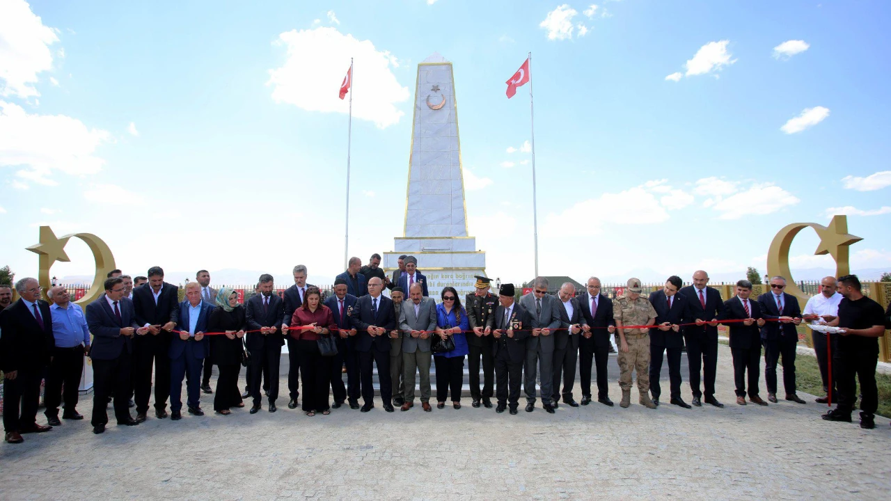 Ağrı'da Şehitlik Anıtı Yeni Yüzüyle Açıldı