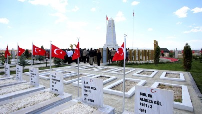 Ağrı'da Şehitlik Anıtı Yeni Yüzüyle Açıldı