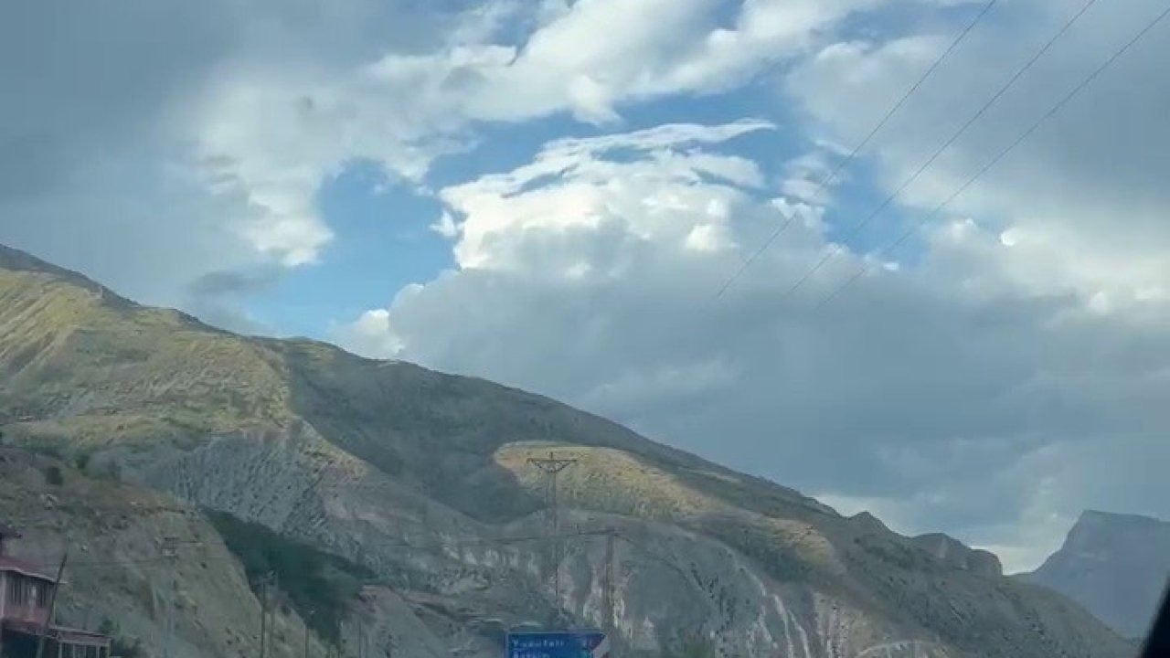 Erzurum’da spor araç mıcıra kapıldı, sürücü kazayı son anda atlattı