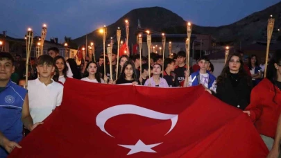 Oltu’da, Millî birlik ve beraberlik yürüyüşü düzenlendi