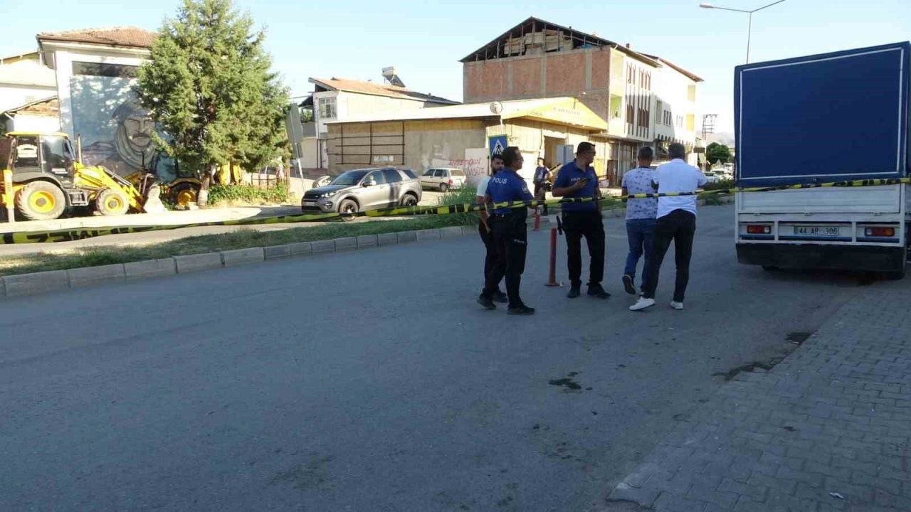 Husumetli ailelerin kavgasında kan aktı; 2 ölü