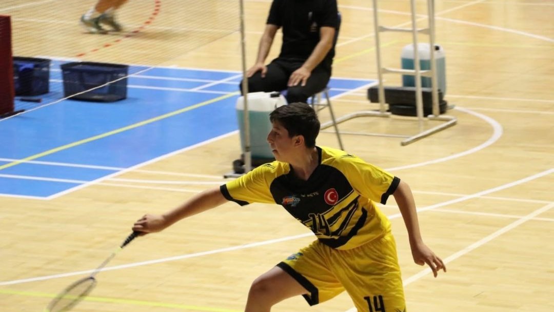Ağrılı sporcular Muş'ta yapılan badminton müsabakalarına katıldı