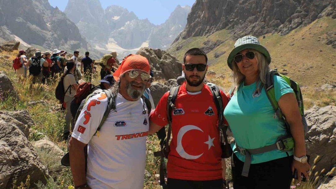 İzmirli dağcılar Cilo-Sat Dağları’nda