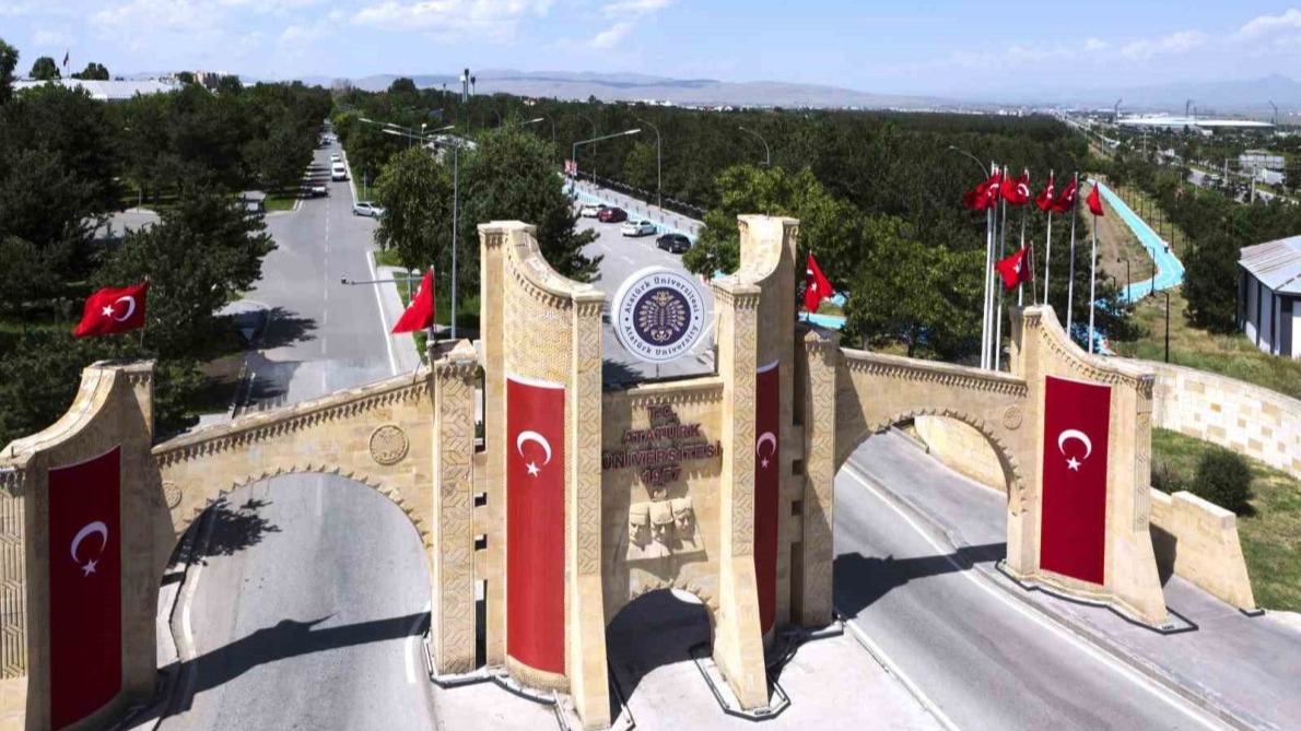 Atatürk Üniversitesi, YKS’de derece elde eden öğrencilere aylık 30 bin TL’lik burs imkânı sunuyor