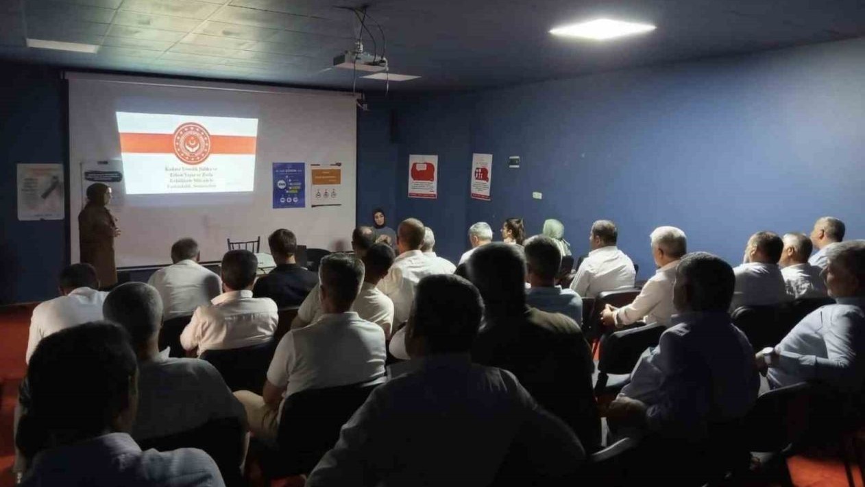 Muş'un Bulanık ilçesinde muhtarlara yönelik farkındalık semineri