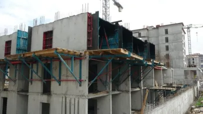 İnşaattan düşen işçi ağır yaralandı