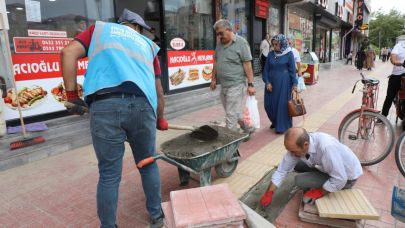 Erciş Vanyolu Caddesi Kaldırım Onarım Çalışmaları Sürüyor