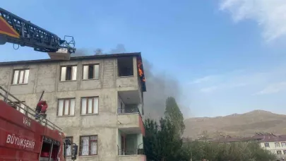 Van’da çatı yangını