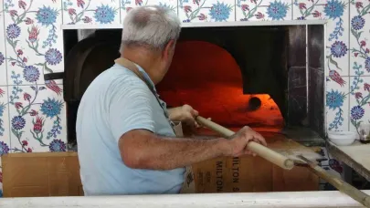 Fırıncılar 300 derecelik ateşle mücadele ediyor