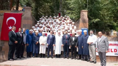 Bitlis'in Ahlat ilçesinde 83 öğrenci mezun olarak hafız oldu