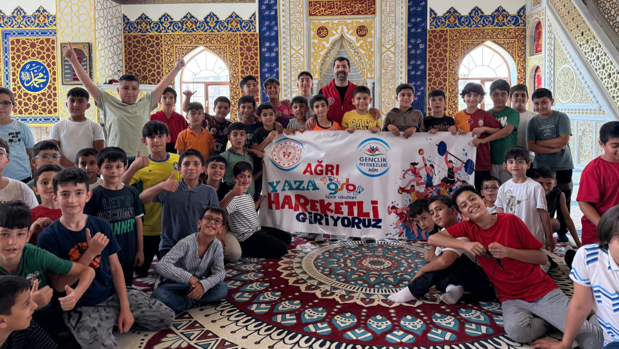 Ağrı Gençlik Merkezi’nden Miniklere Moral Ziyareti