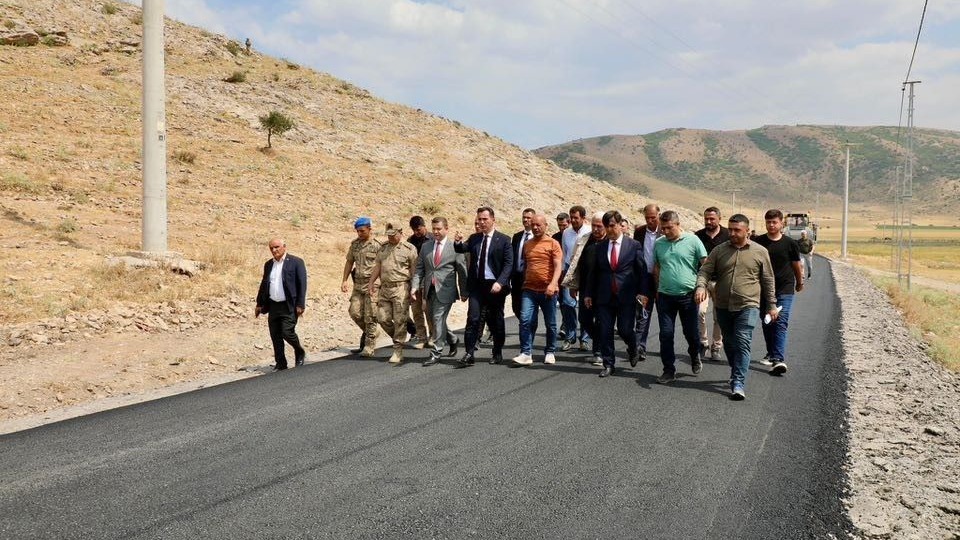 Bitlis İl Özel İdaresinin köy yolları çalışmaları