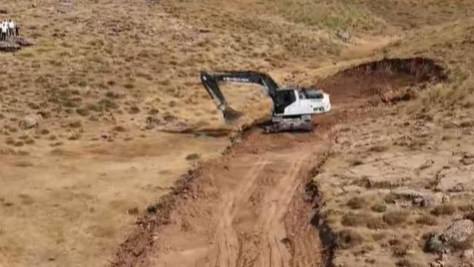 Erciş Belediyesi Topraklı Mahallesinde Yol Yapım Çalışmalarına Başladı