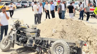 Kamyonet motosikleti ikiye ayrdı: 1 yaralı