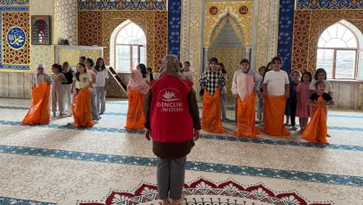 Ağrı Gençlik Merkezi’nden Camilerde Eğitim Gören Miniklere Eğlenceli Etkinlik