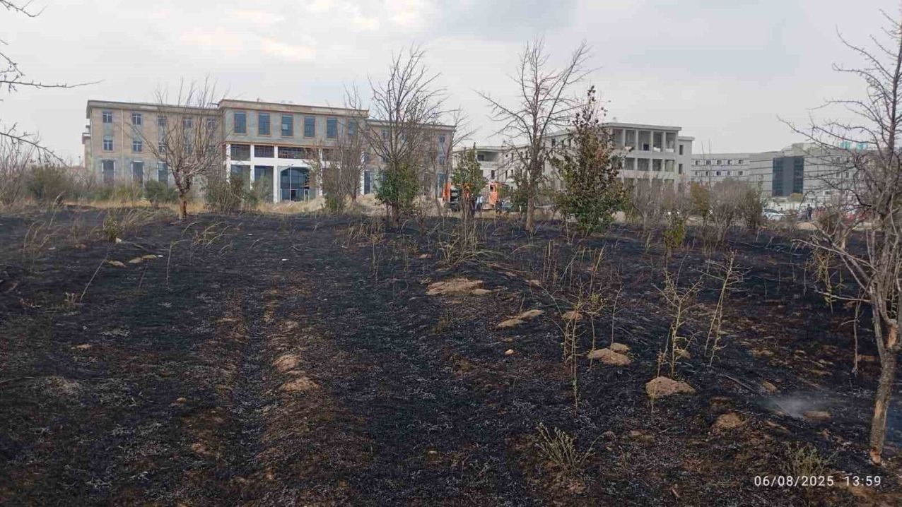 YYÜ kampüsünde arazi yangını