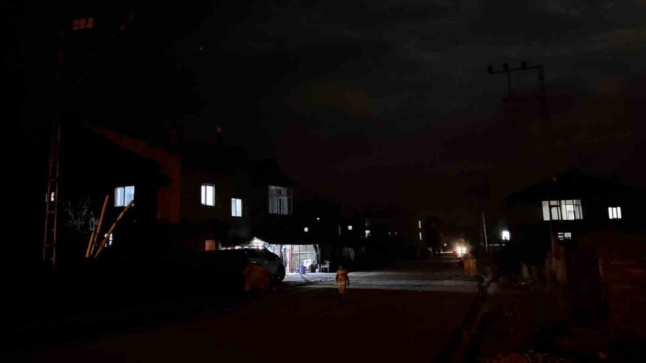 İlçedeki Karanlık Sokaklar Tepkiye Neden Oldu