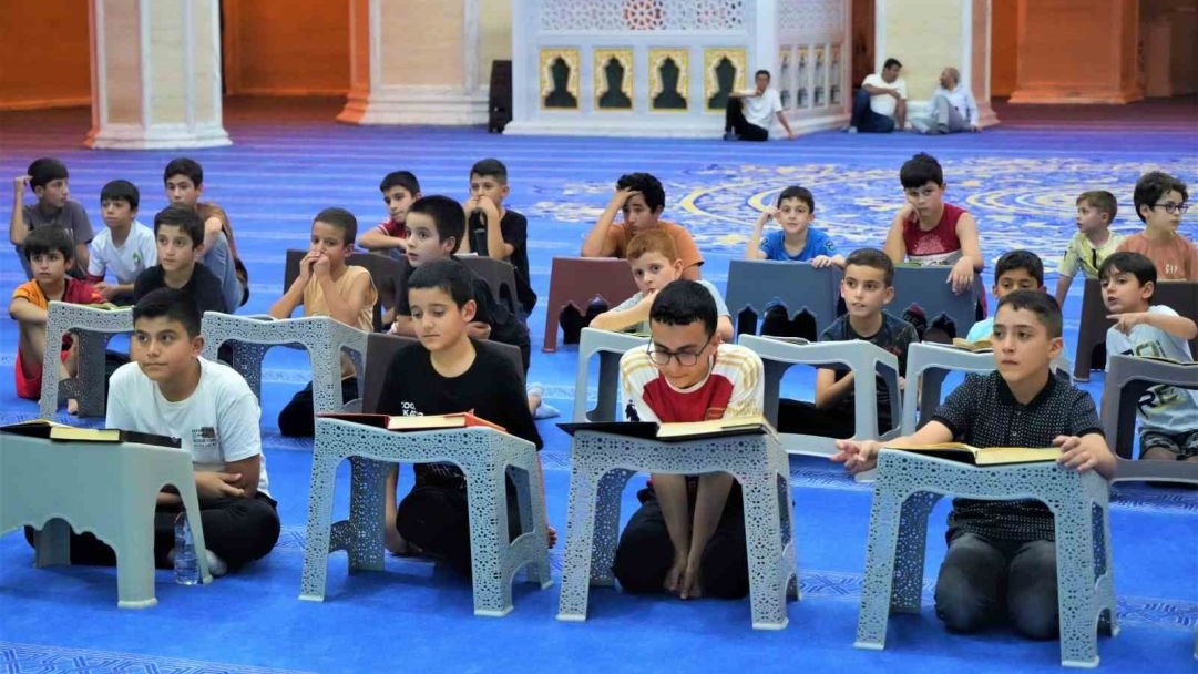 Kur’an kursu öğrencilerine ödül verildi