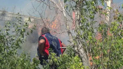 Kars'ta korkutan anız yangını