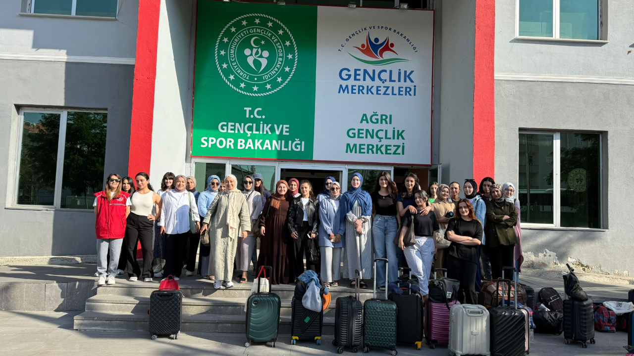 Ağrı Gençlik Merkezi, Yaz Kampları İçin Gençleri Uğurladı
