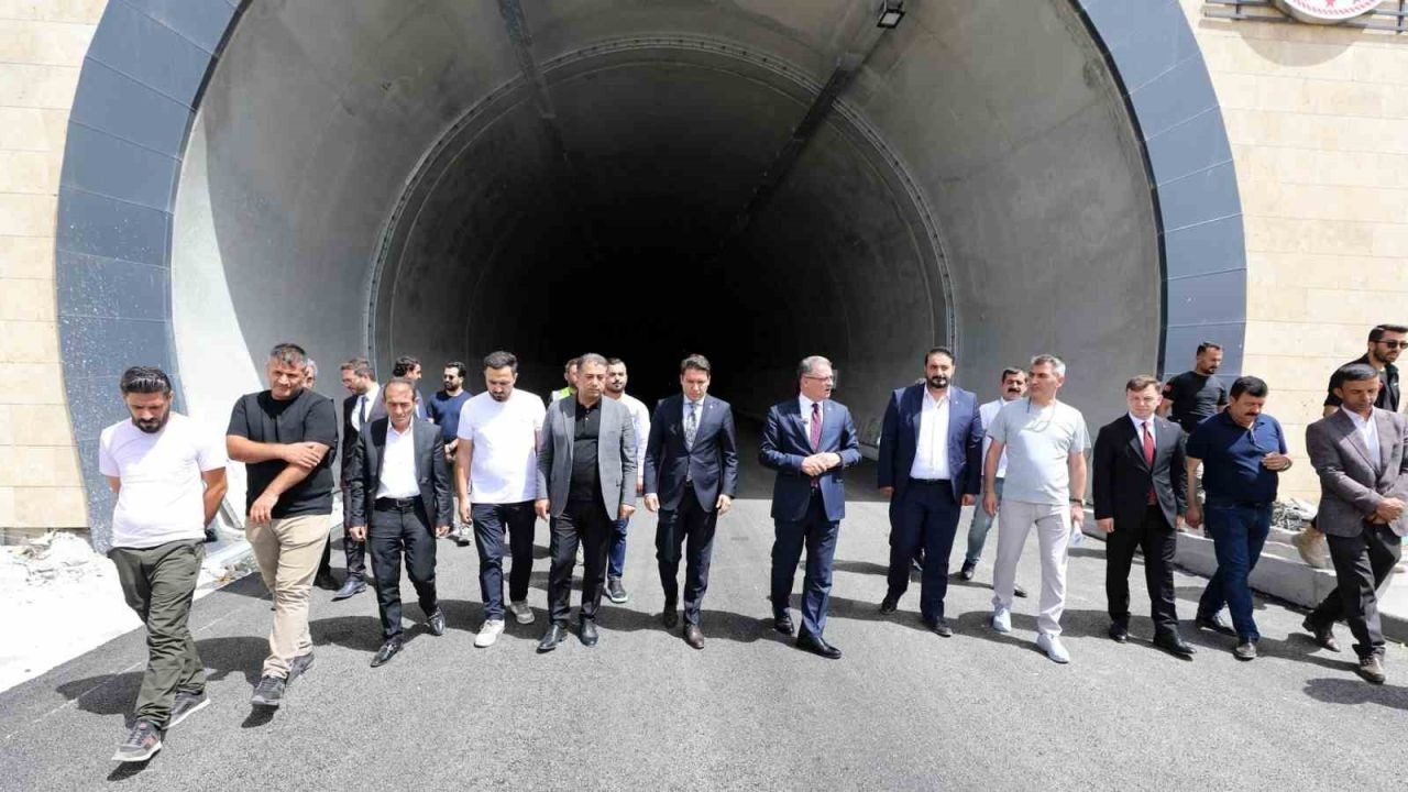 Van Güzeldere Tüneli’nin ikinci tüpün çalışmalarında sona doğru