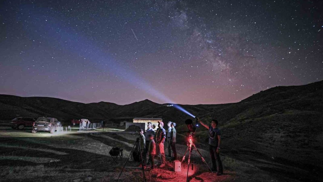 Vatandaşlar meteor yağmuru nöbetinde
